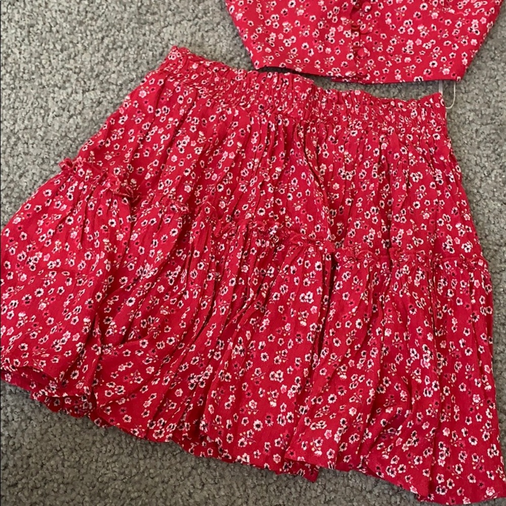 two piece set - Picture 3 of 3